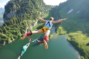 开云官网2026-加克波奥运前夜接管比赛，当个人英雄主义照亮国家足球的漫长隧道