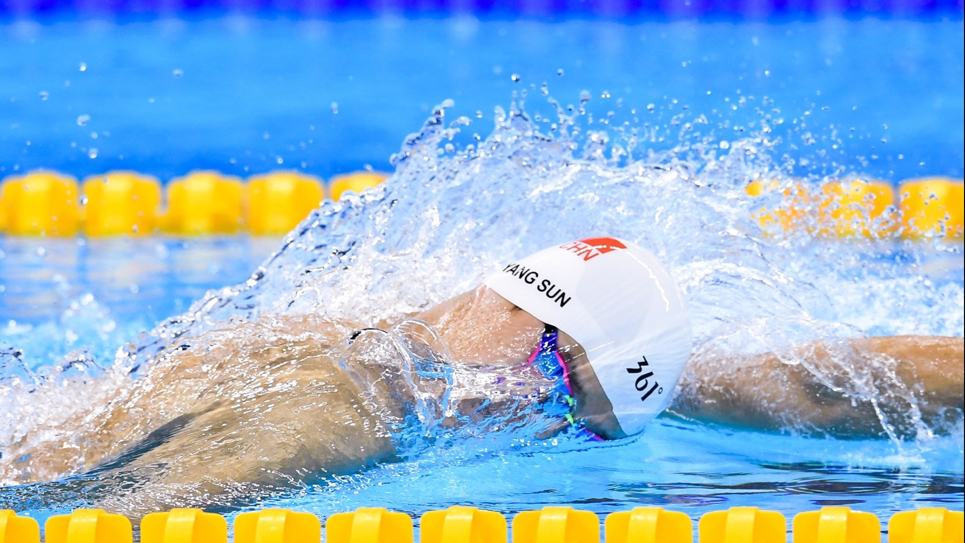 当C罗的火焰撞上瑞士的冰川,足球场上的两种绝对